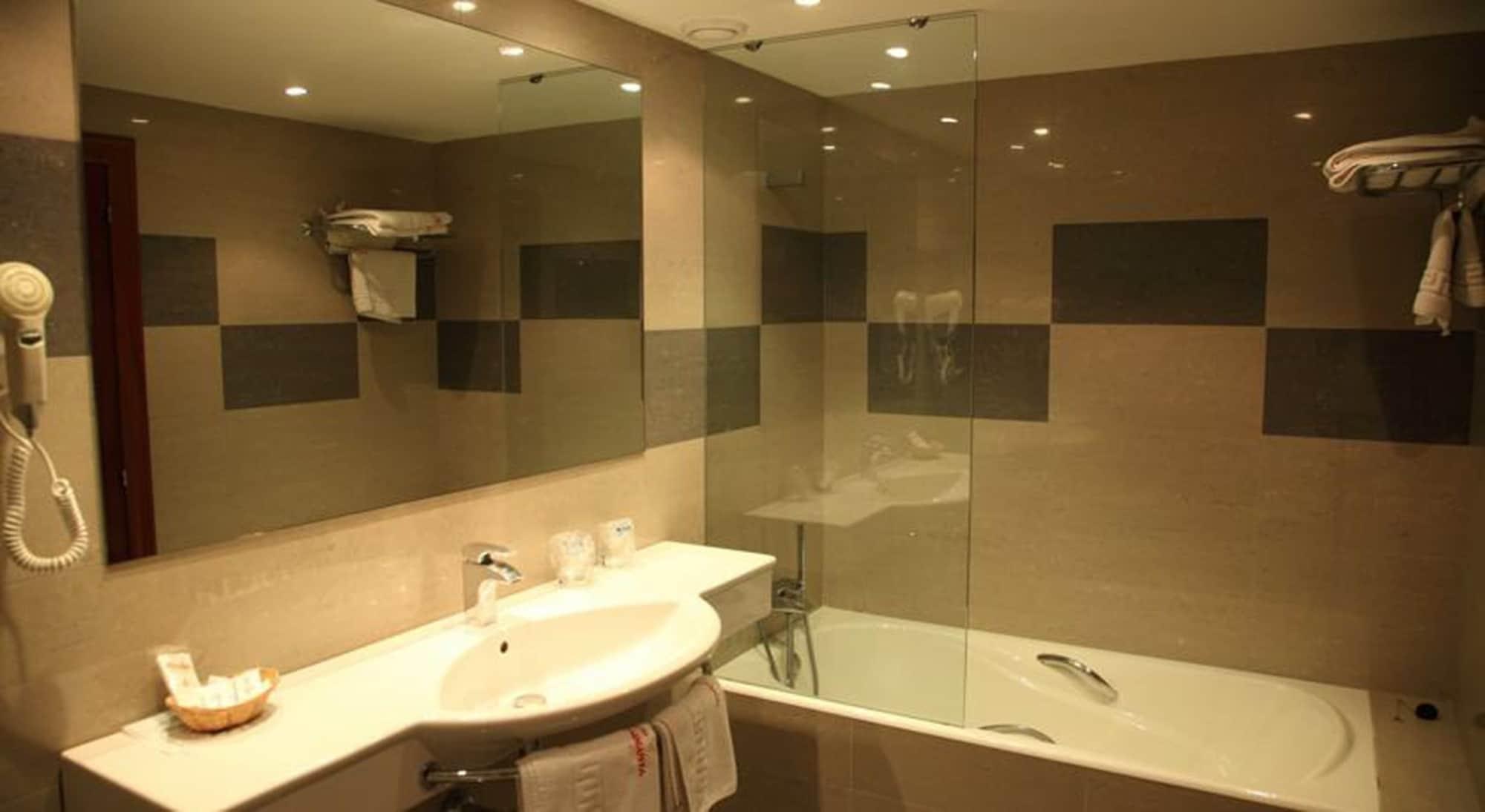 Cesaraugusta Hotel Zaragoza Phòng bức ảnh